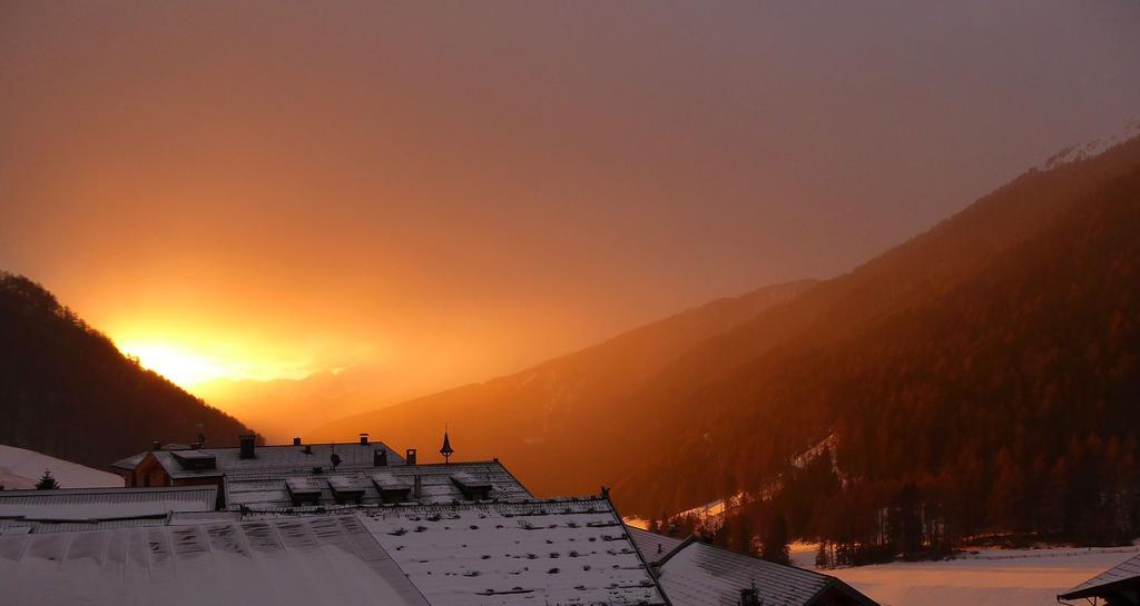 Hotel Edelweiss Malles Venosta Exteriér fotografie